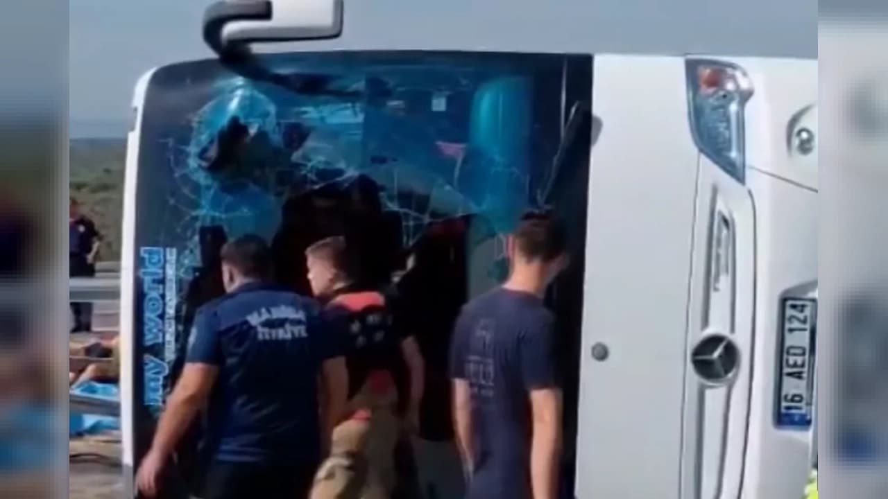 Manisa Akhisar'da tur otobüsü ve çekici çarpıştı: 11 ölü, 27 yaralı