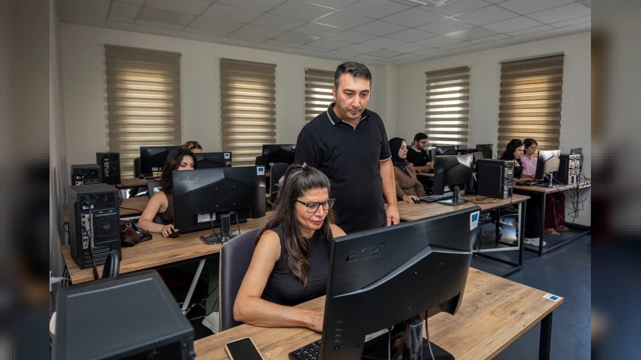 Mersin Büyükşehir Belediyesi MERCEK Bilgisayar İşletmenliği kursu veriyor