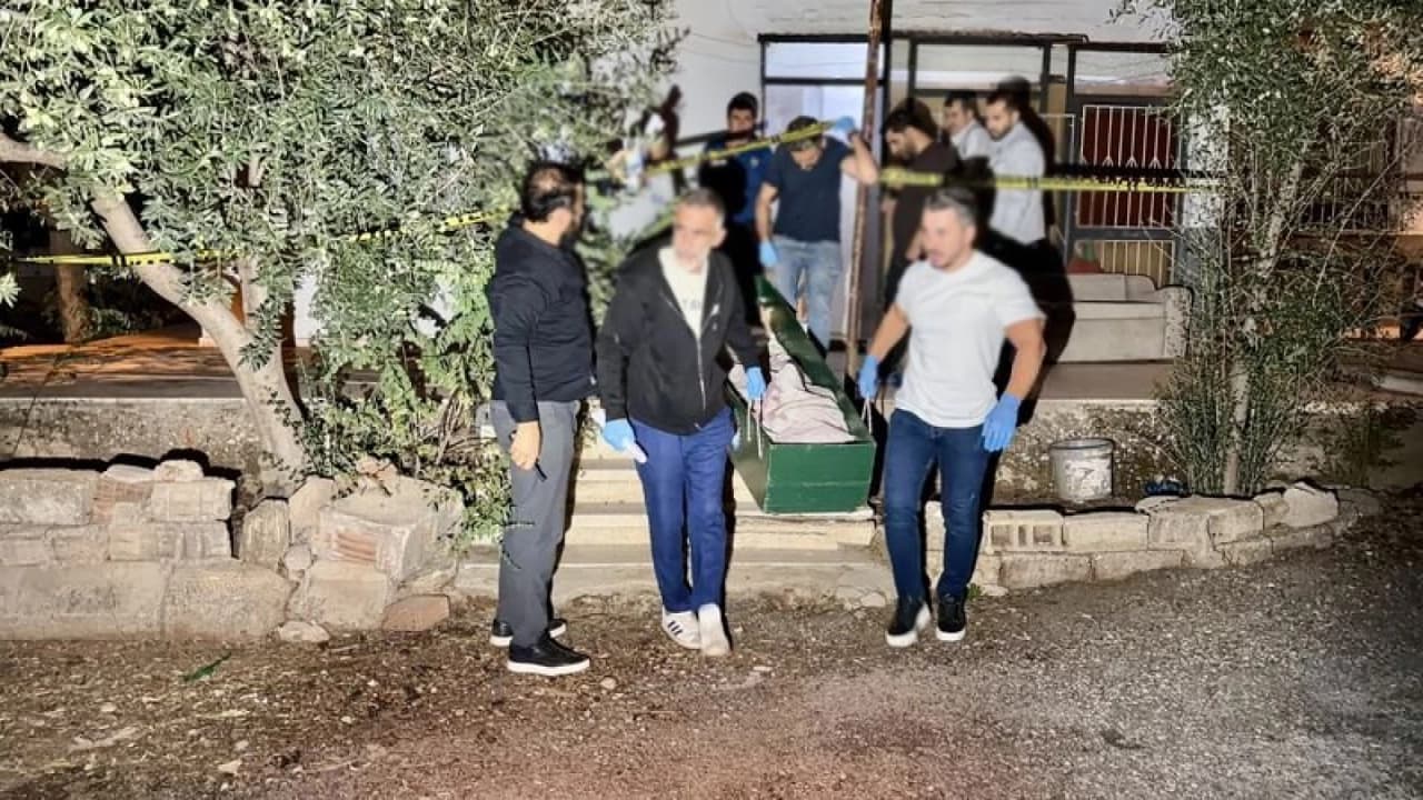 Antalya'da Birlikte Yaşadığı Kadını Öldüren Zanlı Konya'da Teslim Oldu