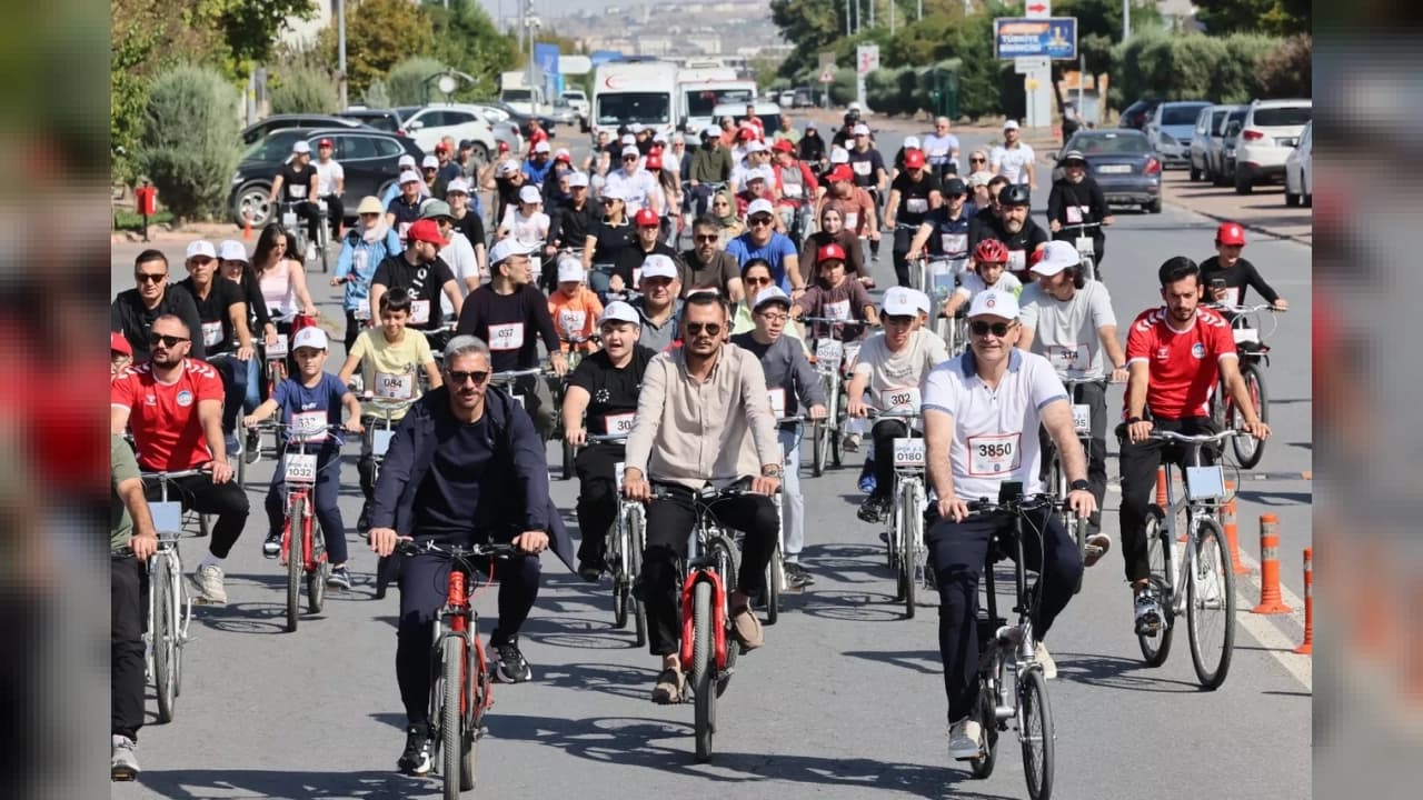 Kayseri'deki Doktorlar Bisiklet Turu'nda Yaklaşık 250 Kişi Pedal Çevirdi