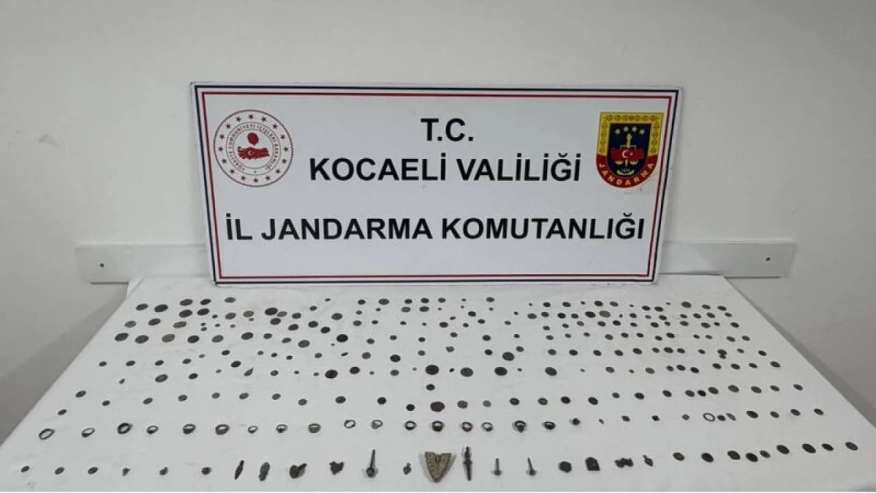 Kocaeli'de tarihi eser operasyonunda 271 parça ele geçirildi
