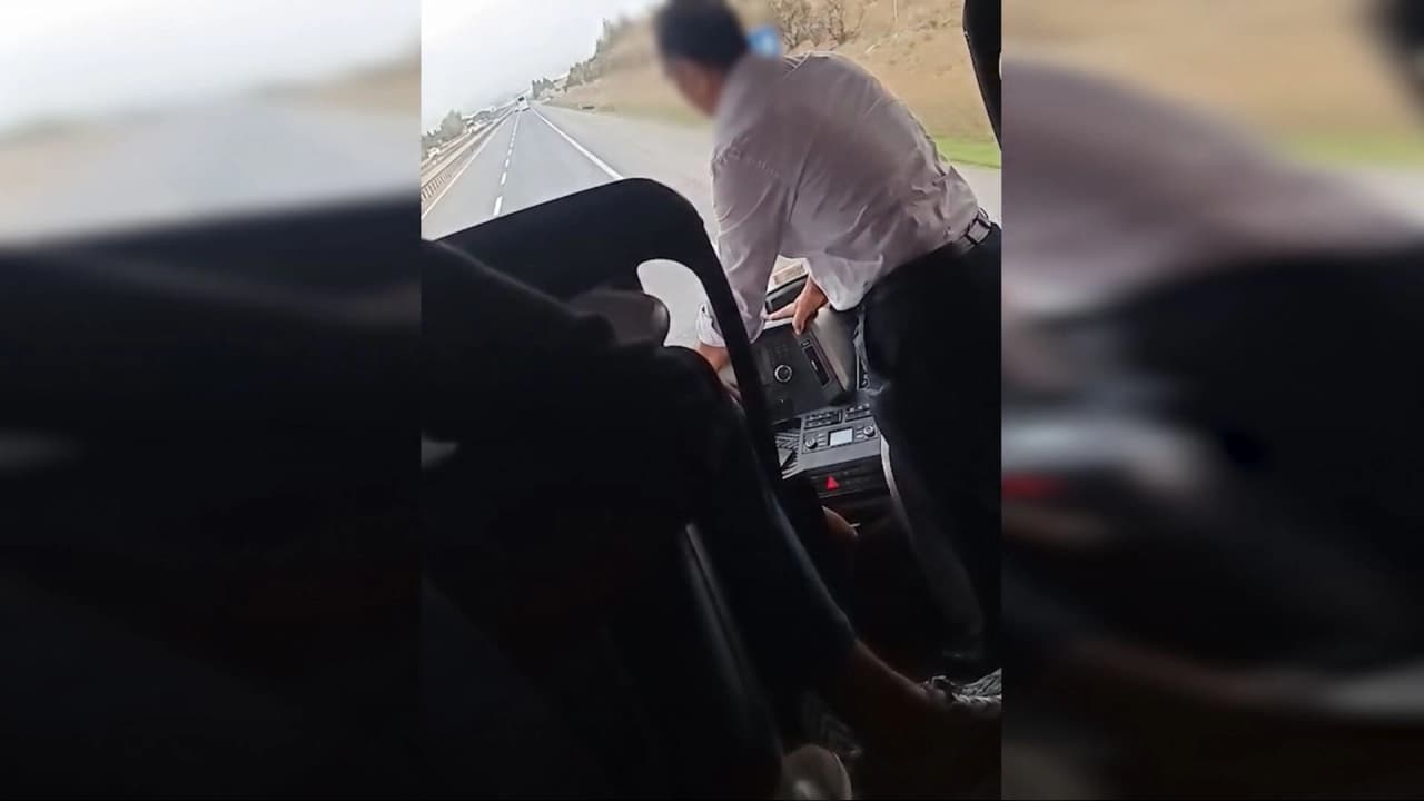 Seyir halindeyken şoför değiştiren otobüs Bursa'da durduruldu