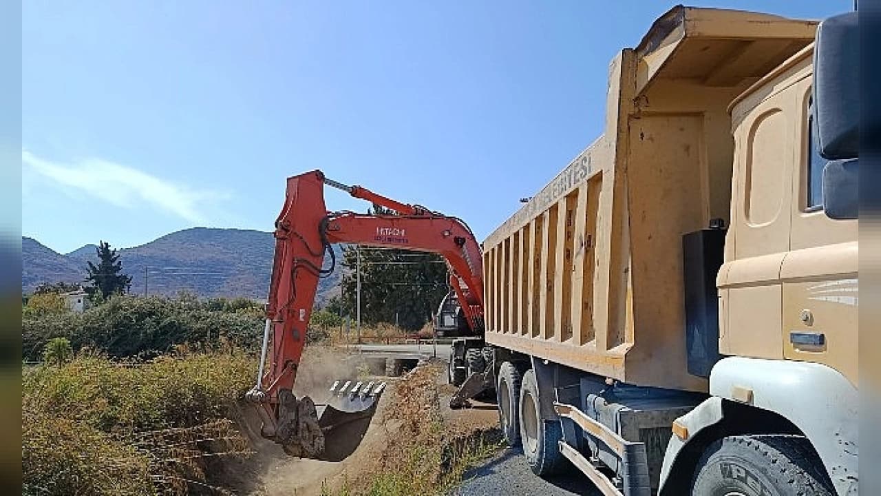 Datça'da sağanak yağış öncesi taşkın önlemleri alındı