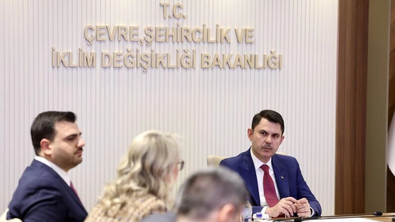 Çevre, Şehircilik ve İklim Değişikliği Bakanı Kurum İzmir'de görüştü