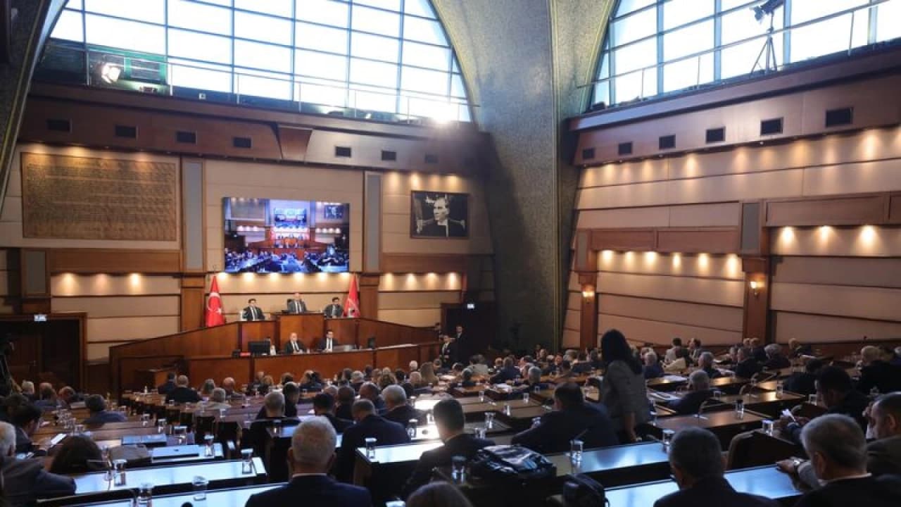 İBB Meclisi'nde metro hatlarındaki arızalara ilişkin soru önergesi kabul edildi