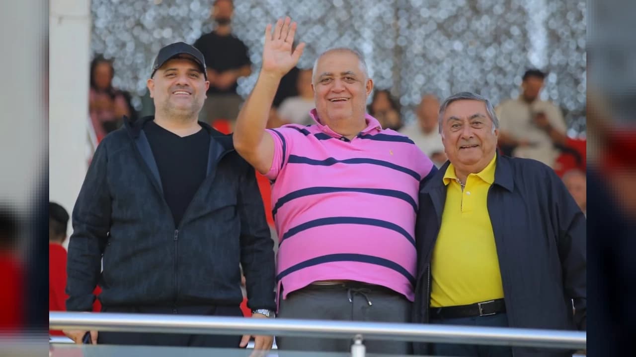 İş insanı Mehmet Başaran Gebzespor'un Erbaaspor'u yendiği maçı izledi