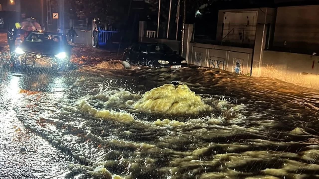 İstanbul'da şiddetli yağışlar sürecek uyarısı