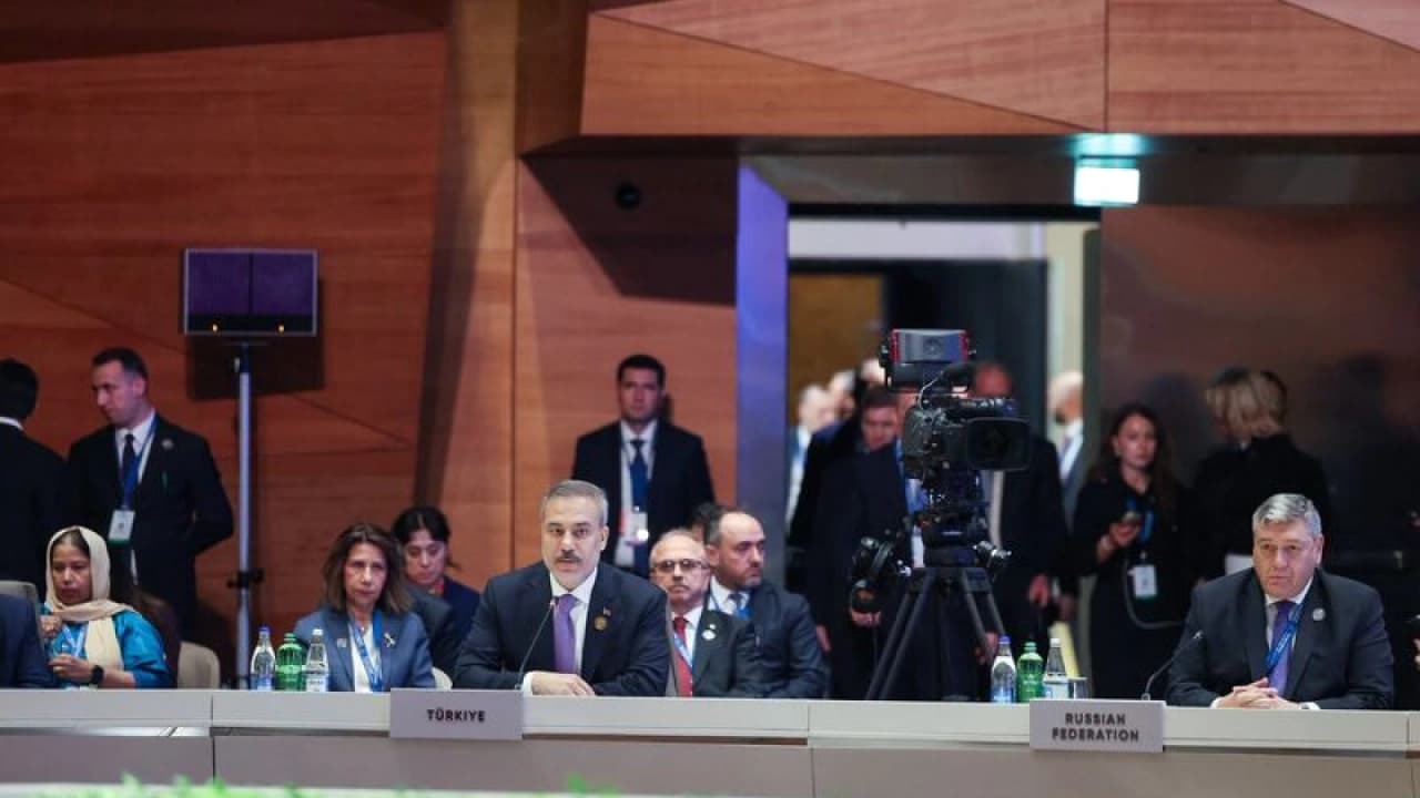 Bakan Fidan Bakü'deki CICA Zirvesi'nde Herzog Konuşurken Salonu Terk Etti
