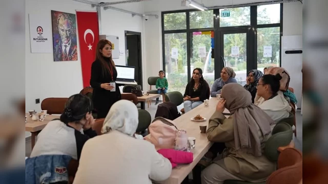 Denizli'de Kadınlara Sağlık ve Şiddetle Mücadele Eğitimi Başlatıldı
