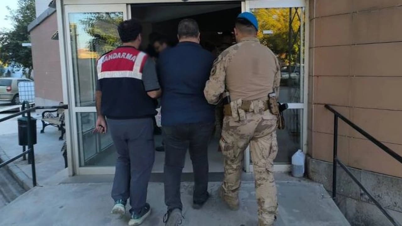 İzmir Gaziemir'deki FETÖ operasyonunda bir şüpheli yakalandı