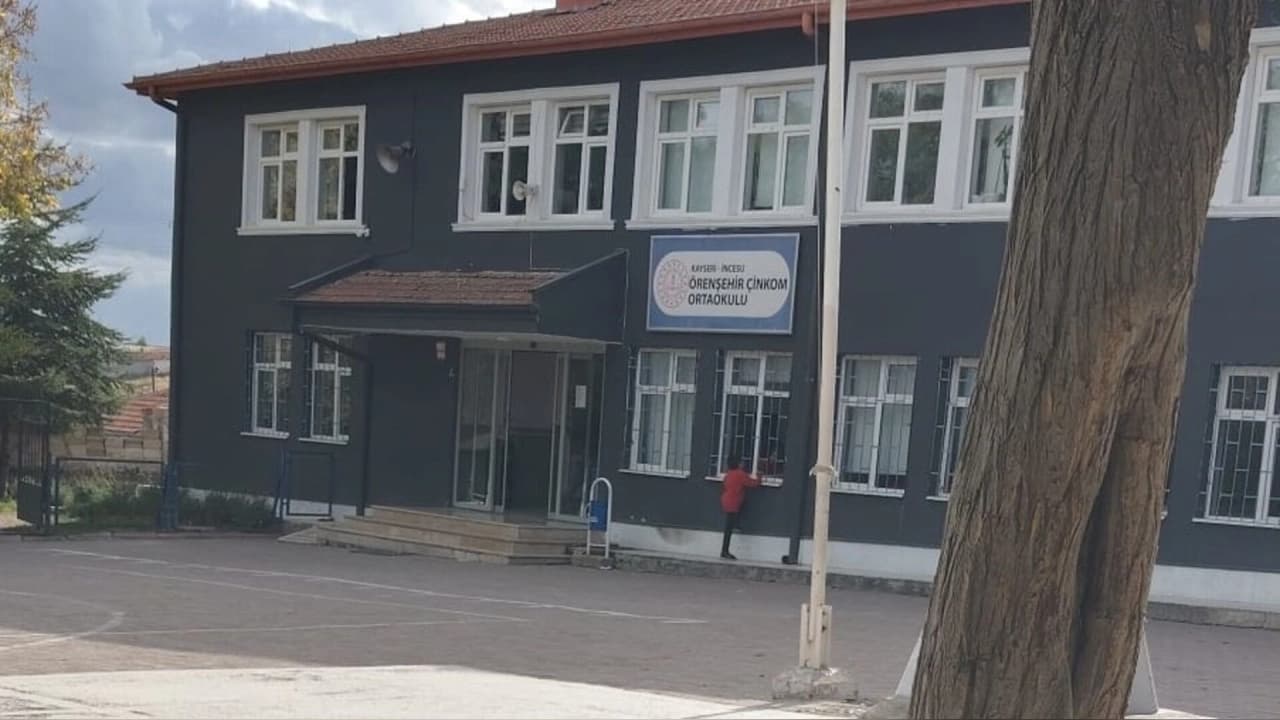 Kayseri İncesu'da meyve suyundan zehirlenen 12 öğrenci hastaneye kaldırıldı