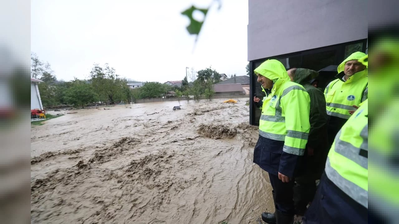 Sakarya'da kuvvetli yağış nedeniyle okullar 16 Ekim'de tatil edildi
