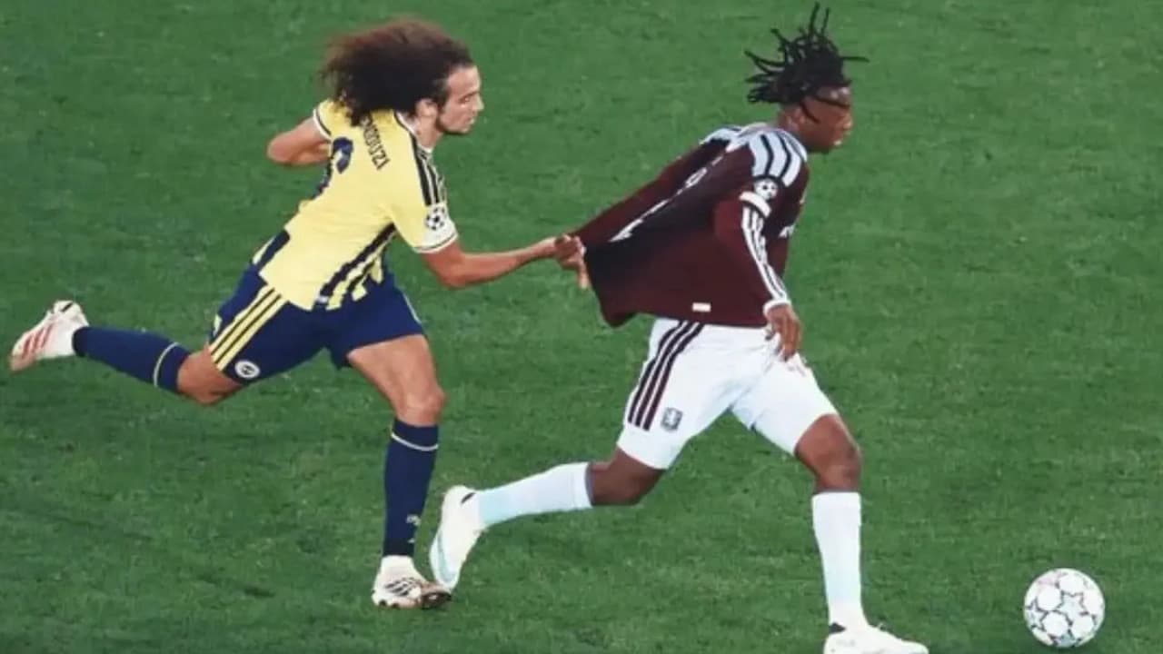 Aston Villa 6-0'lık Fenerbahçe Maçındaki Pozisyonu Kampanyaya Çevirdi