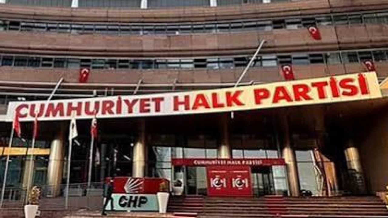 CHP İstanbul Kongresi İptali Davası 30 Nisan 2027'ye Ertelendi