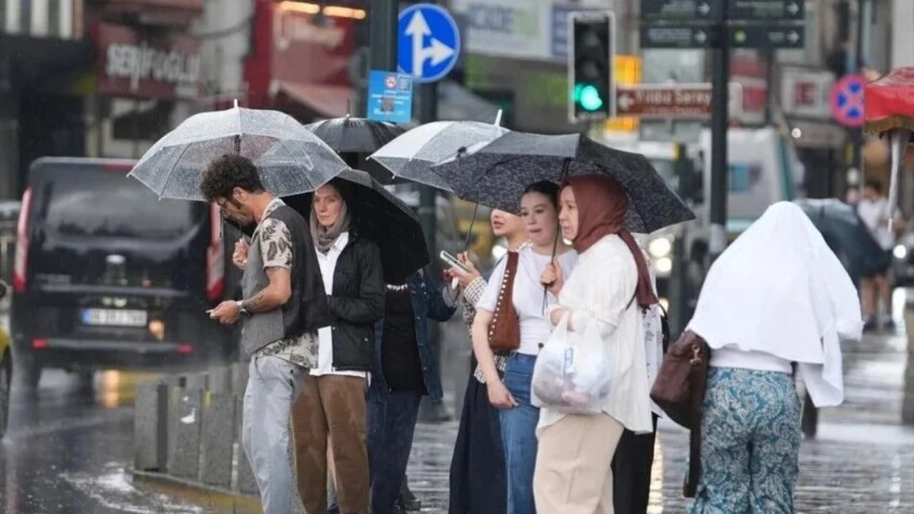 İstanbul'da Bazı Üniversitelerde Yüz Yüze Eğitime Yarın Ara Verildi