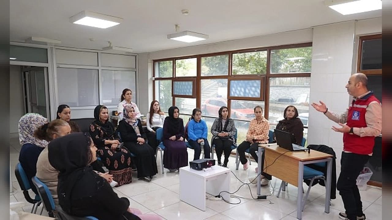Konak Belediyesi kadınlara yönelik afet eğitimlerini sürdürüyor