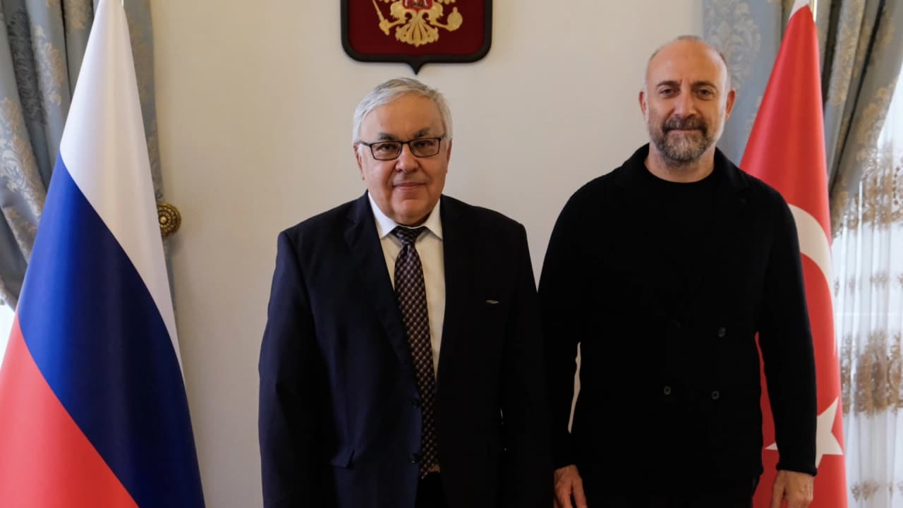 Halit Ergenç, Rusya Büyükelçisi Sergey Vershinin ile İstanbul'da buluştu