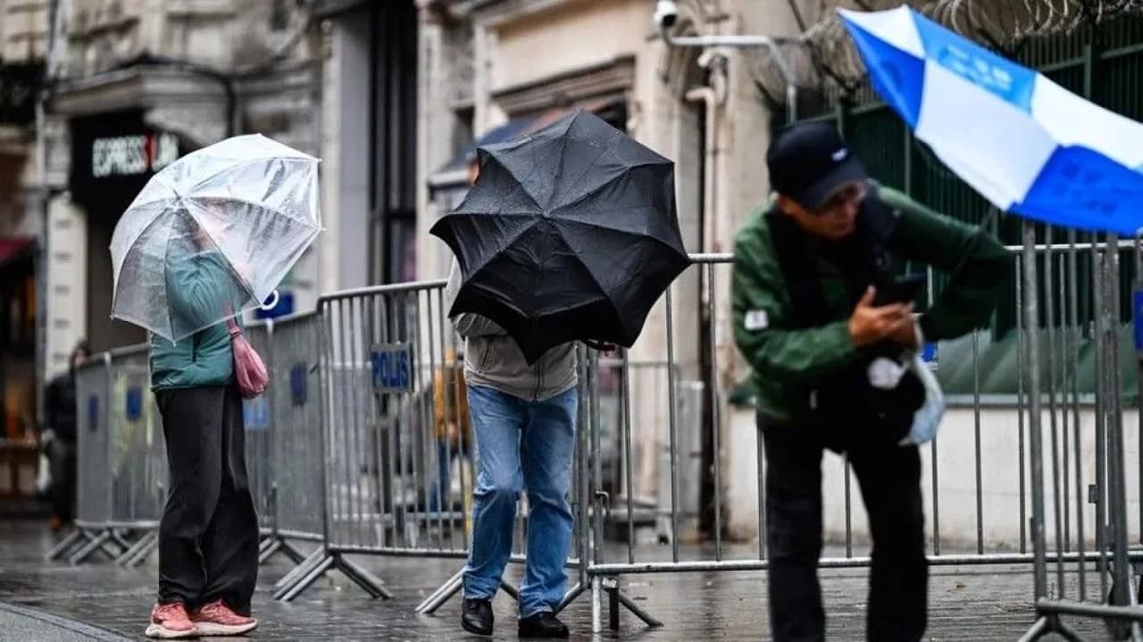İstanbul'da turuncu alarm: Yağışlar cumartesi öğleye doğru kuvvetlenecek