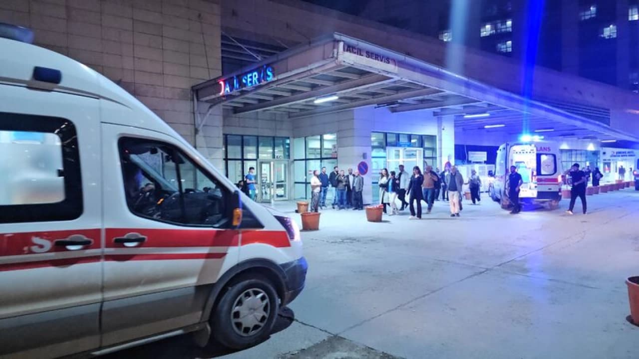 SİİRT KURTALAN'DA 88 KİŞİ GIDA ZEHİRLENMESİ ŞÜPHESİYLE HASTANEYE KALDIRILDI