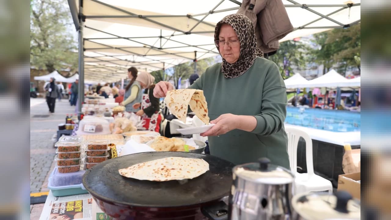 Bursa'da Meydan Kadınların Dayanışma Pazarı kuruldu