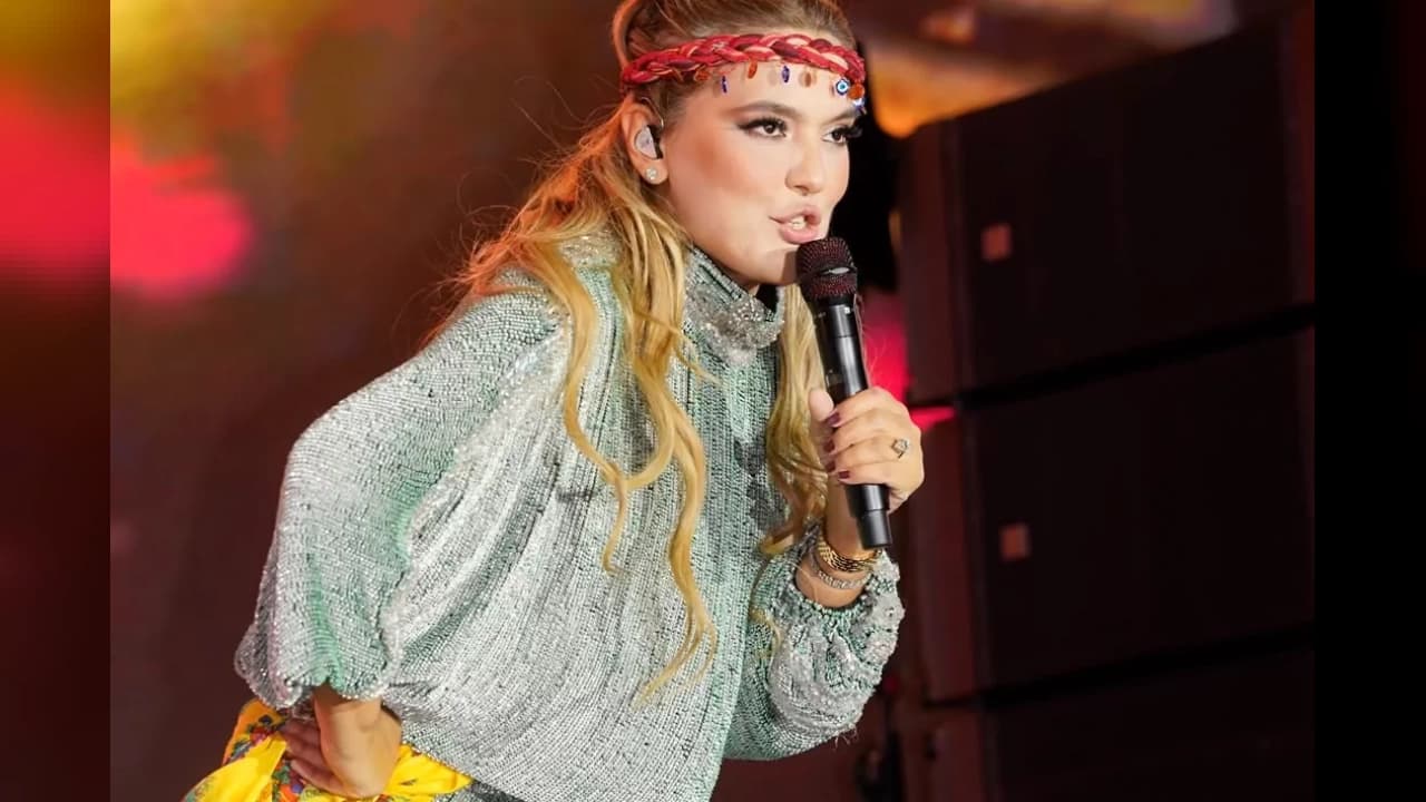 Demet Akalın Mardin Kültür Yolu Festivali'nde sahne aldı