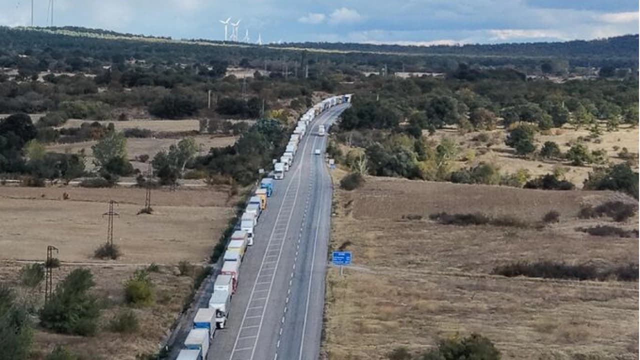 Hamzabeyli Sınır Kapısı'nda 30 Kilometrelik TIR Kuyruğu