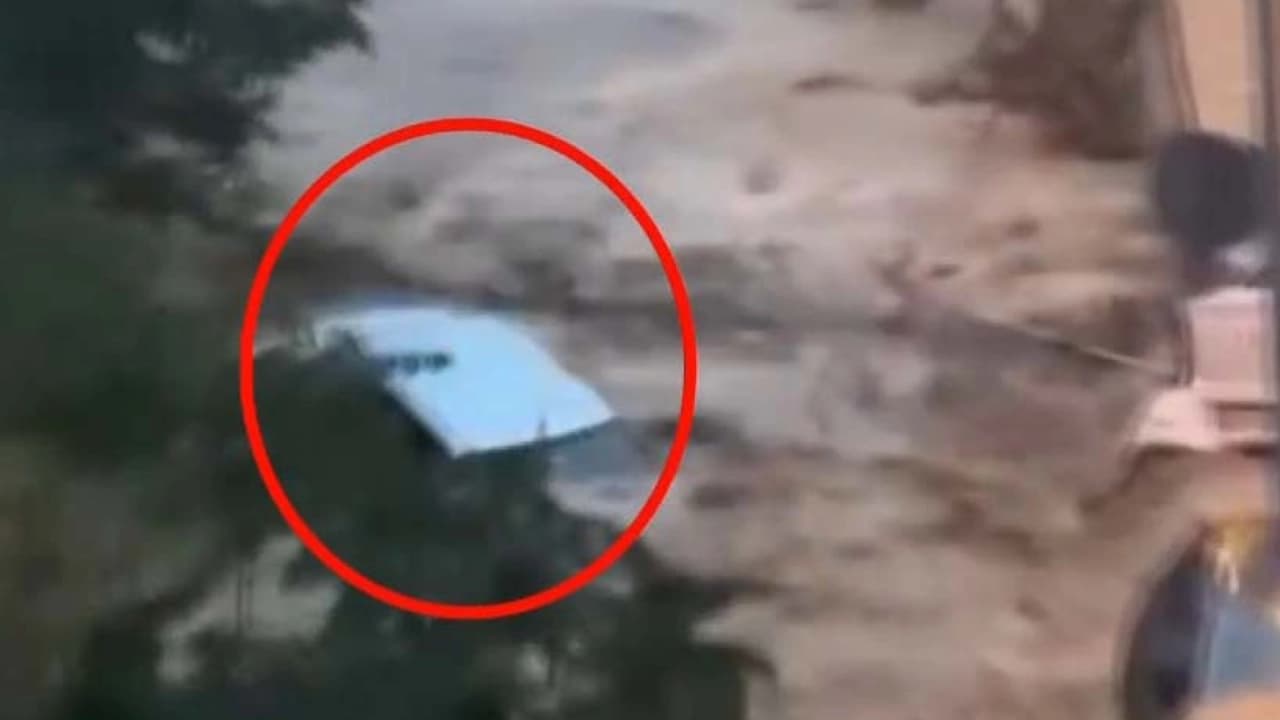 İstanbul'daki selde kaybolan iki kişiyi arama çalışmaları sürüyor