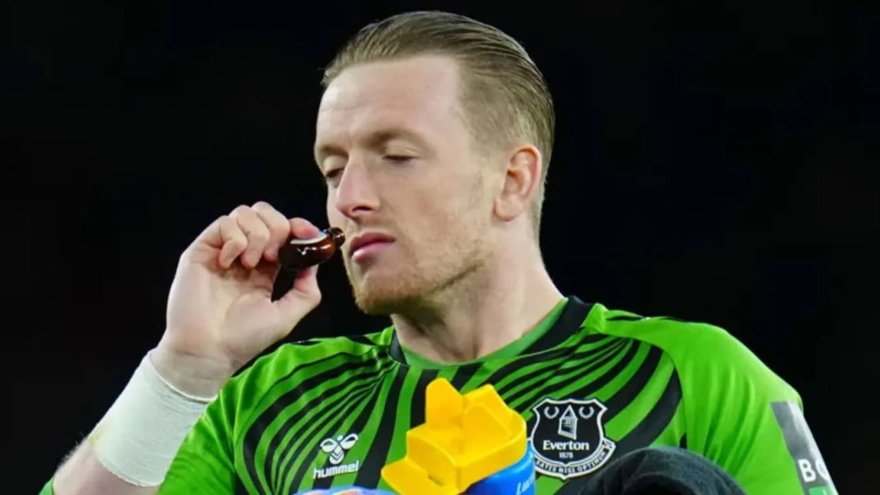 Futbolcuların sahaya çıkarken kokladığı amonyak şişelerinin etkisi