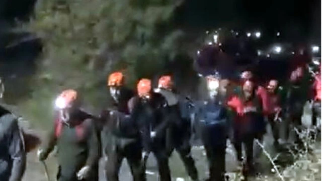 Isparta'da Yazılı Kanyon'da mahsur kalan 10 kişi kurtarıldı