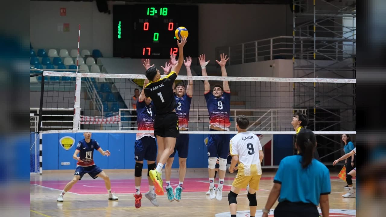 Konya Büyükşehir Belediyespor Halkbank'ı 3-1 Mağlup Etti
