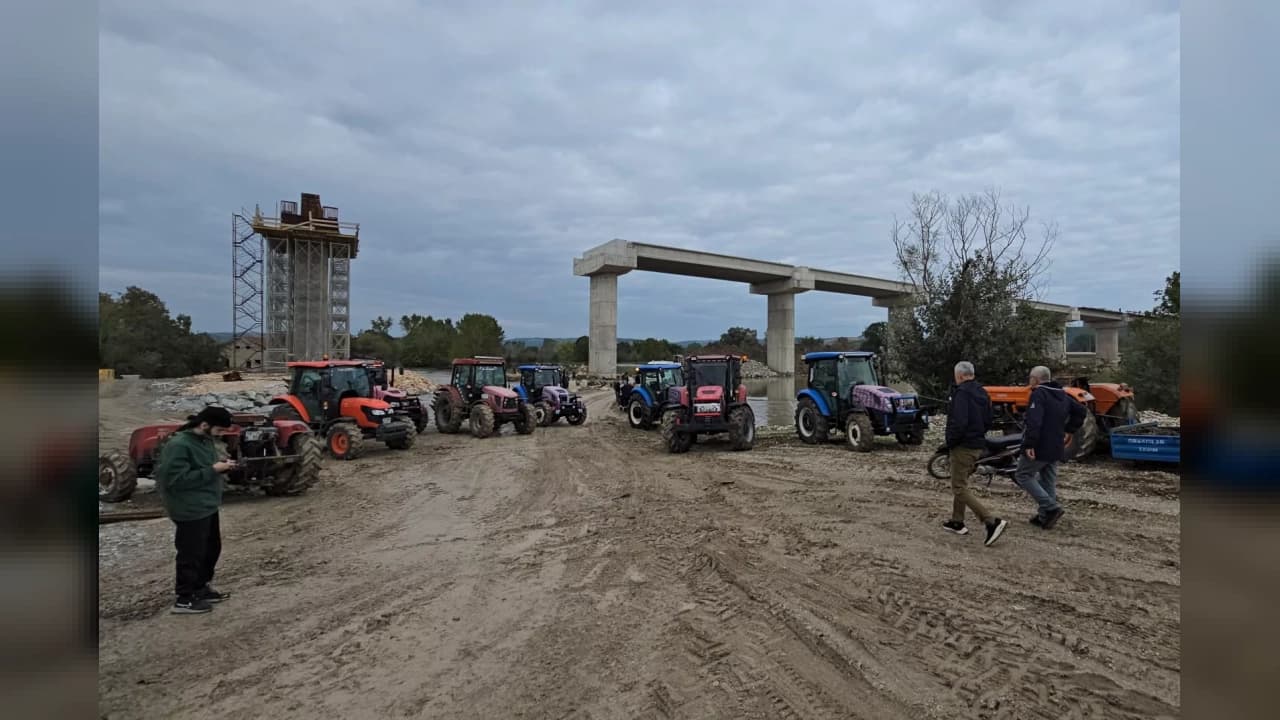 Mudanya'da Nilüfer Çayı Taştı Çiftçiler Yolu Kapattı