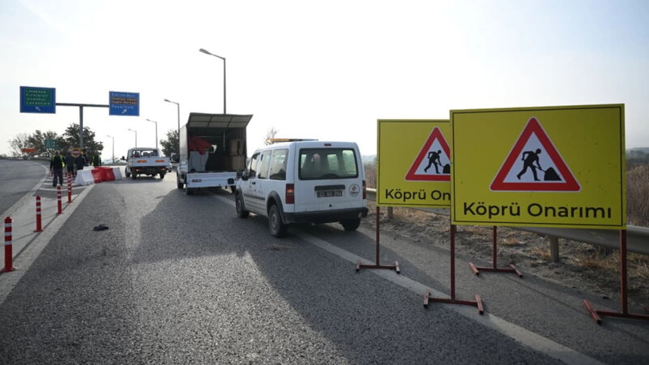 Edirne-Kapıkule kara yolu köprü yıkımı nedeniyle ulaşıma kapatıldı