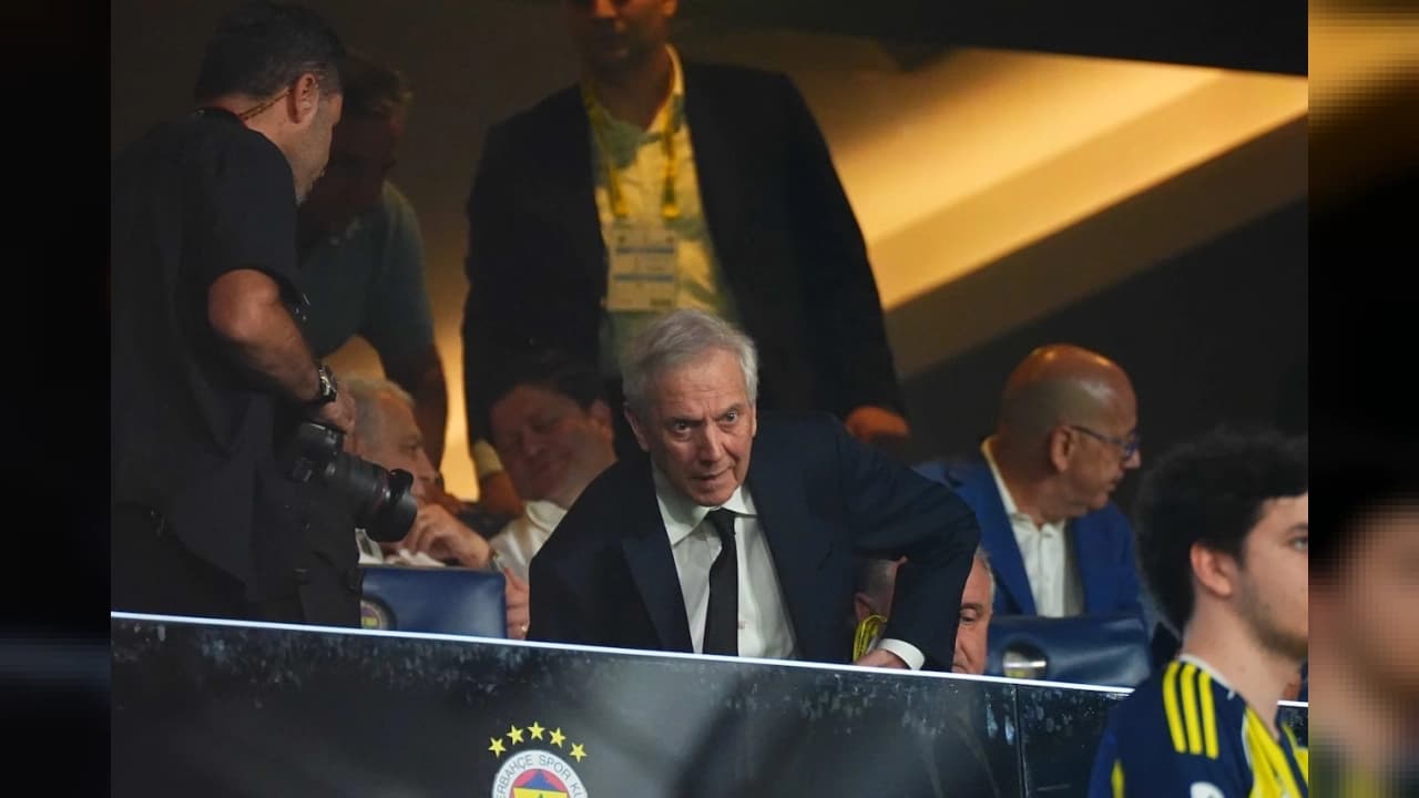 Fenerbahçe 2-0 öne geçtiği Slavia Prag ile 2-2 berabere kaldı
