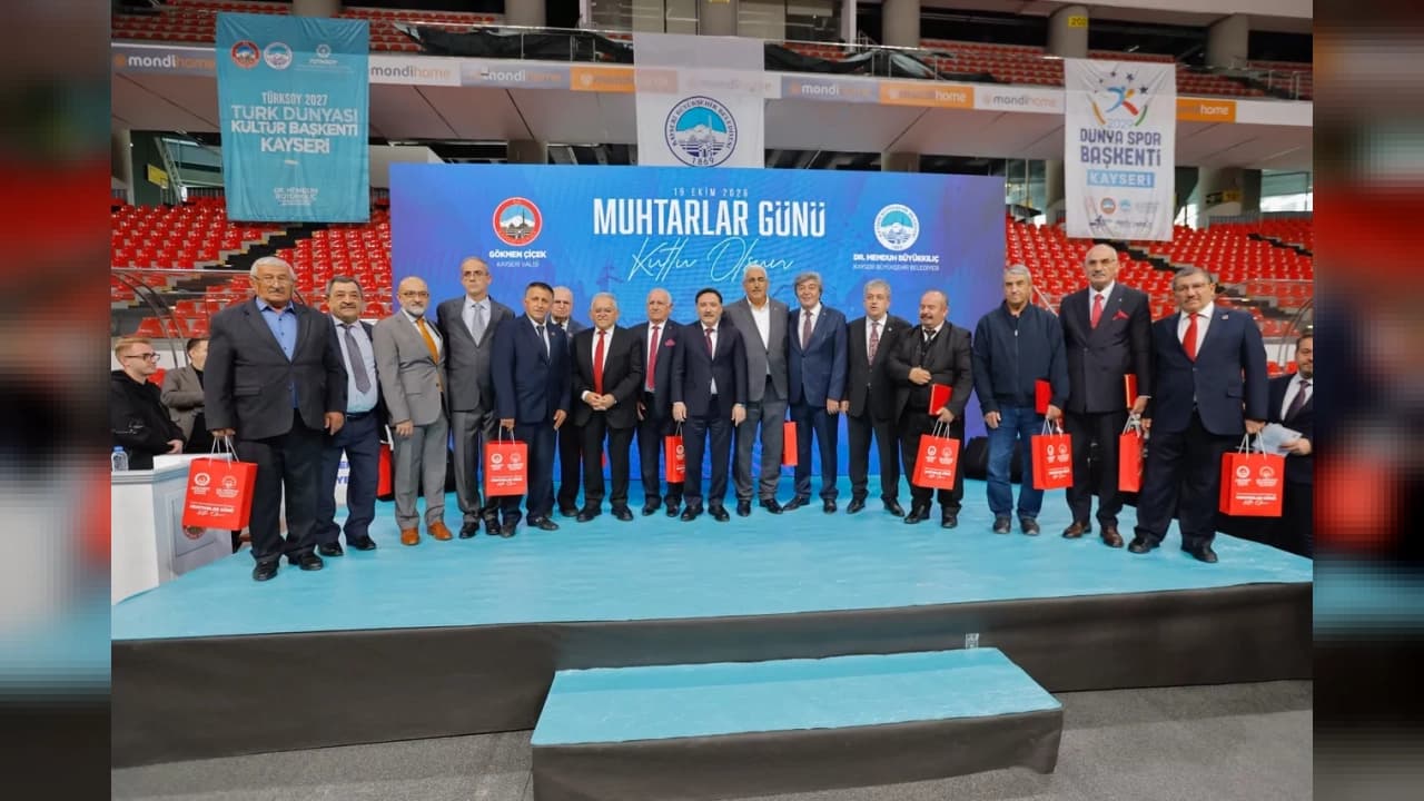 Kayseri'de muhtarlar gün dolayısıyla düzenlenen programda bir araya geldi