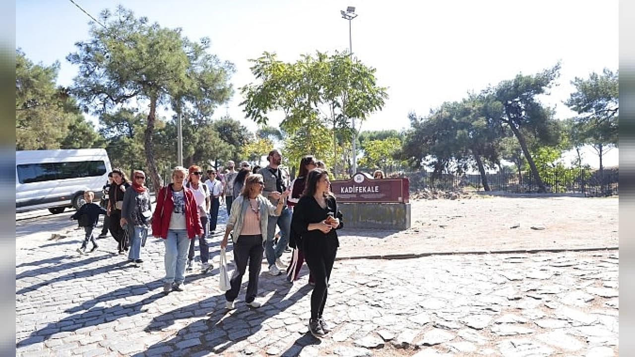 Konak Belediyesi Üç Ayrı Güzergahta Tarih Gezilerini Sürdürüyor