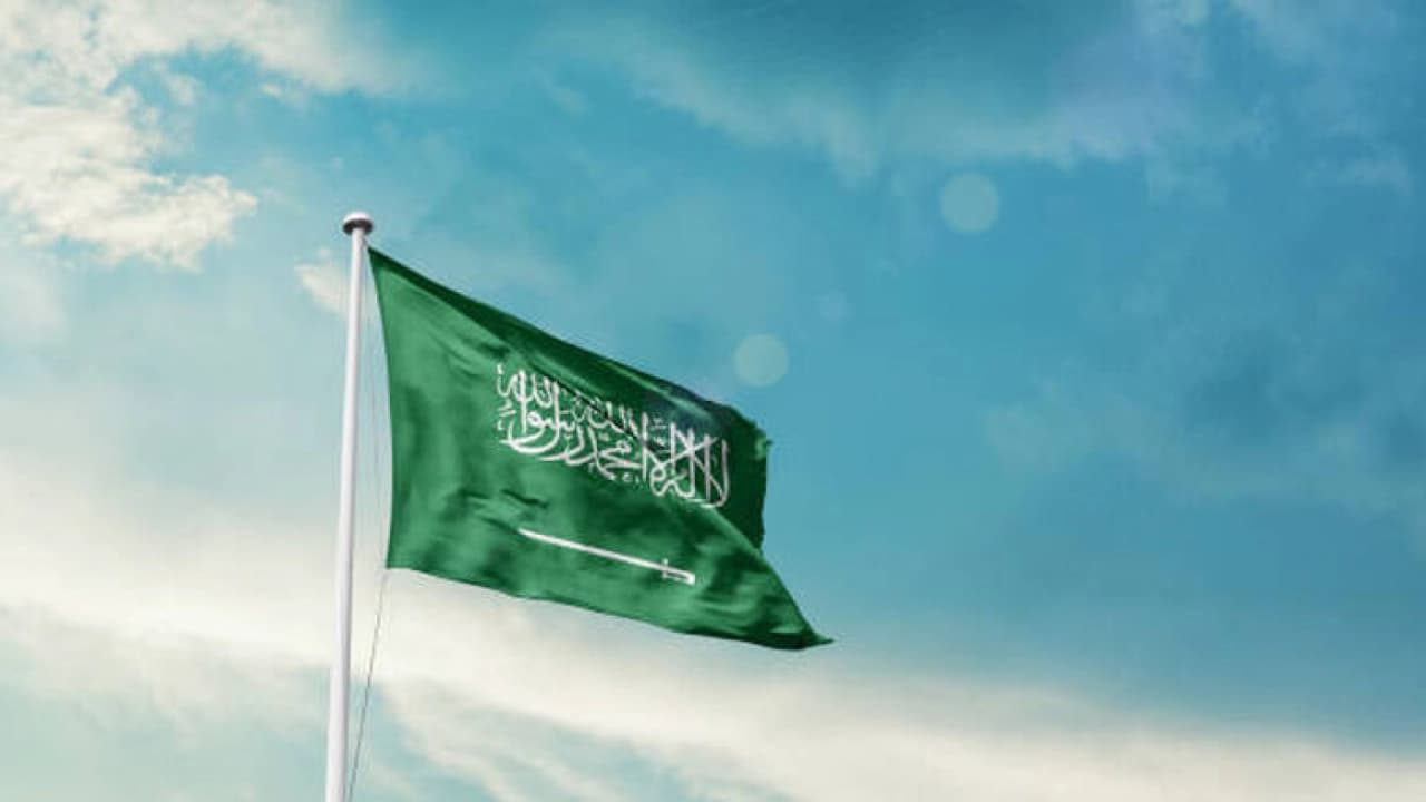 Riyad'da Erken Uyarı Sistemi Devreye Girdi ve Patlama Sesleri Duyuldu