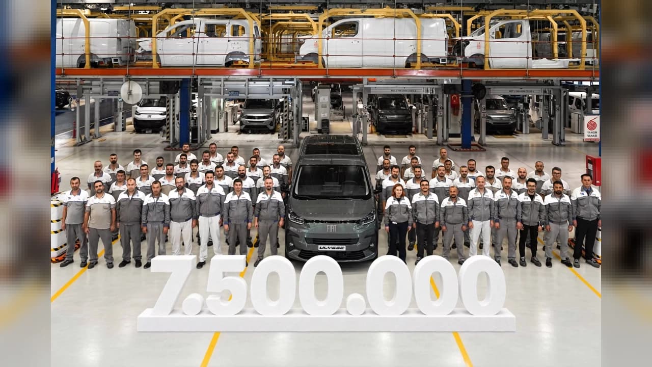 Tofaş Bursa Fabrikası'nda 7,5 milyonuncu araç üretildi