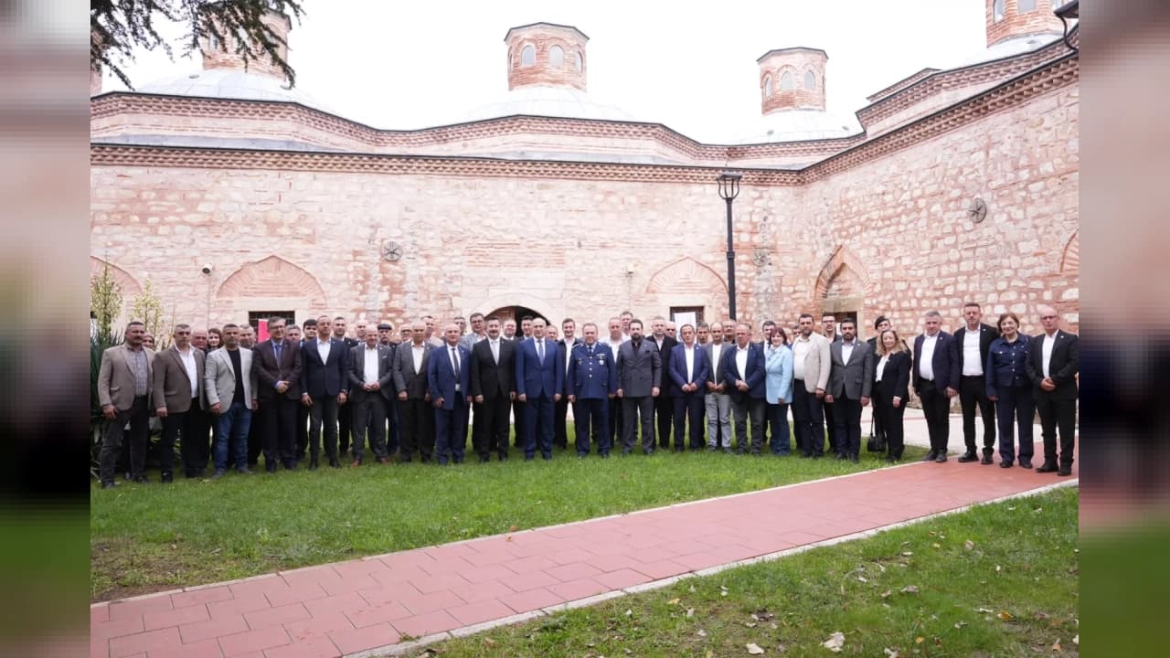 Yenişehir'de muhtarlar yemekte bir araya geldi