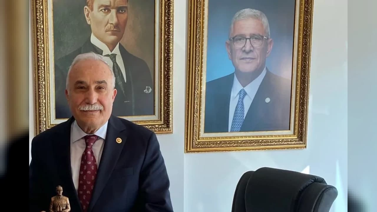 Ahmet Eşref Fakıbaba İYİ Parti ve milletvekilliğinden istifa etti