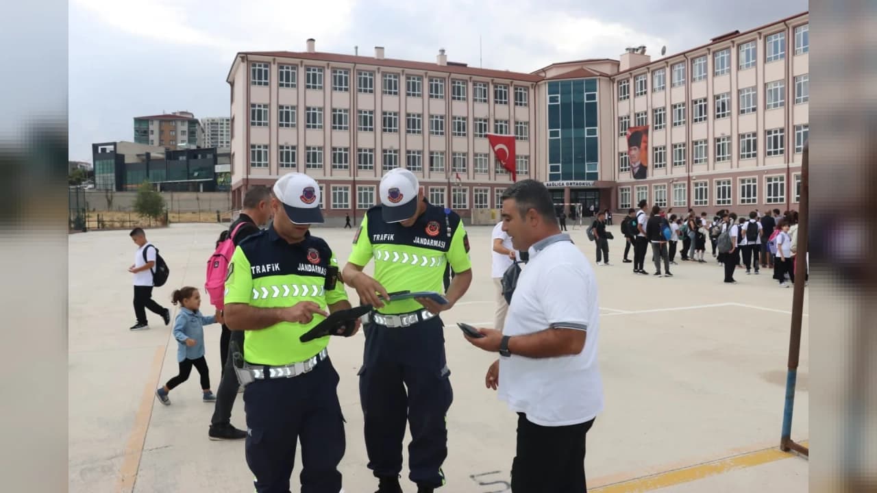 Ankara'da okul çevrelerinde 19 bin 854 kişi sorgulandı