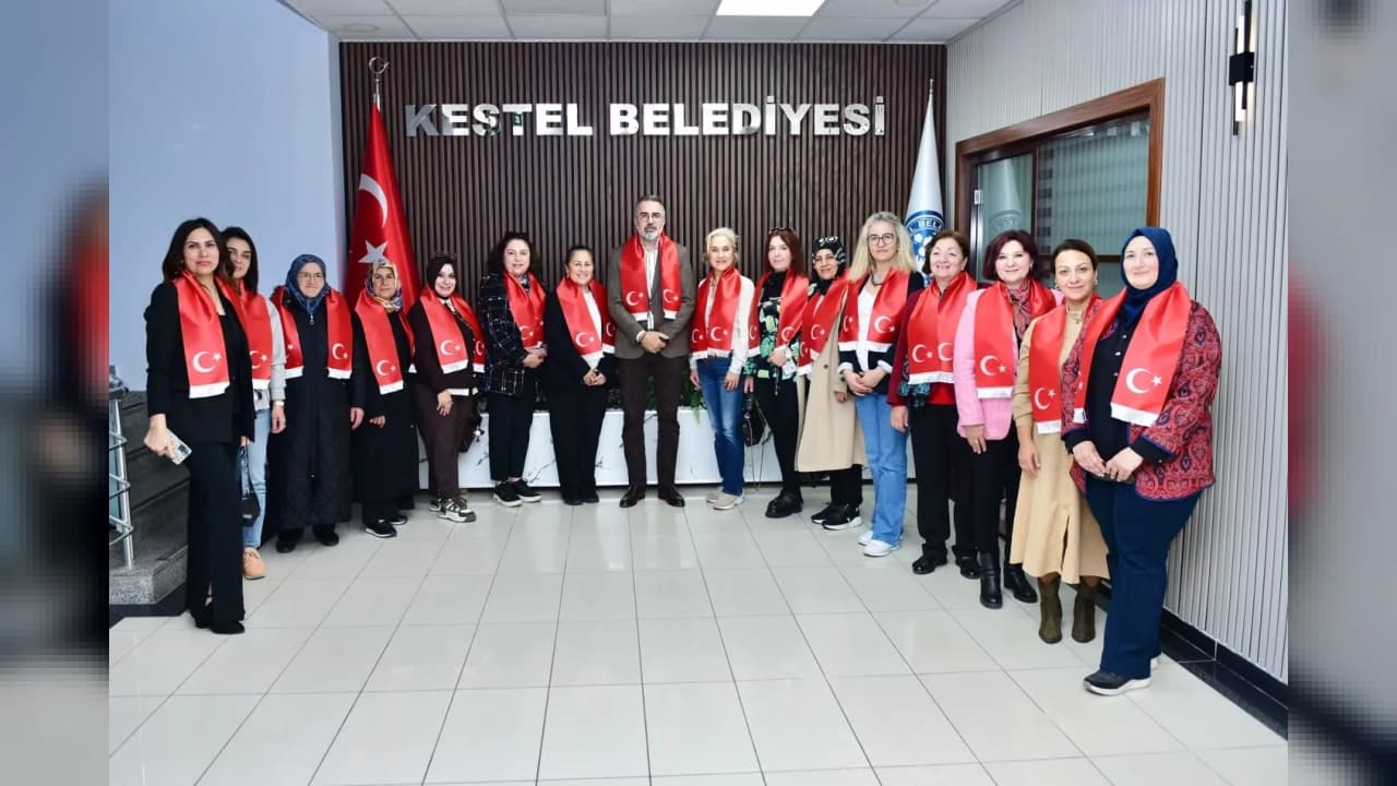 Bursa'daki kadın muhtarlar Kestel Belediye Başkanı Erol ile görüştü