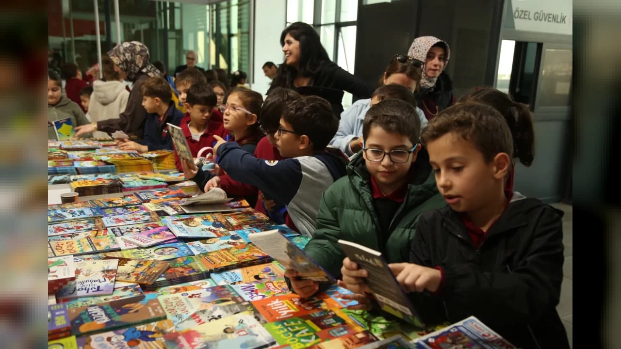 Çayırova 7. Kitap Günleri 25 Ekim'e Kadar Ziyaretçilerini Bekliyor