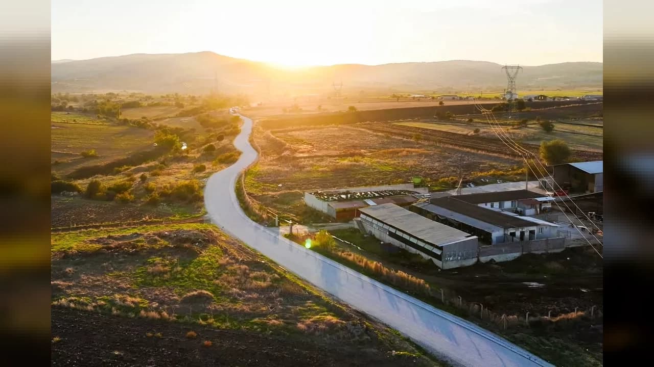 Kula'da 7 mahalleyi bağlayan 30 kilometrelik yol asfaltlandı