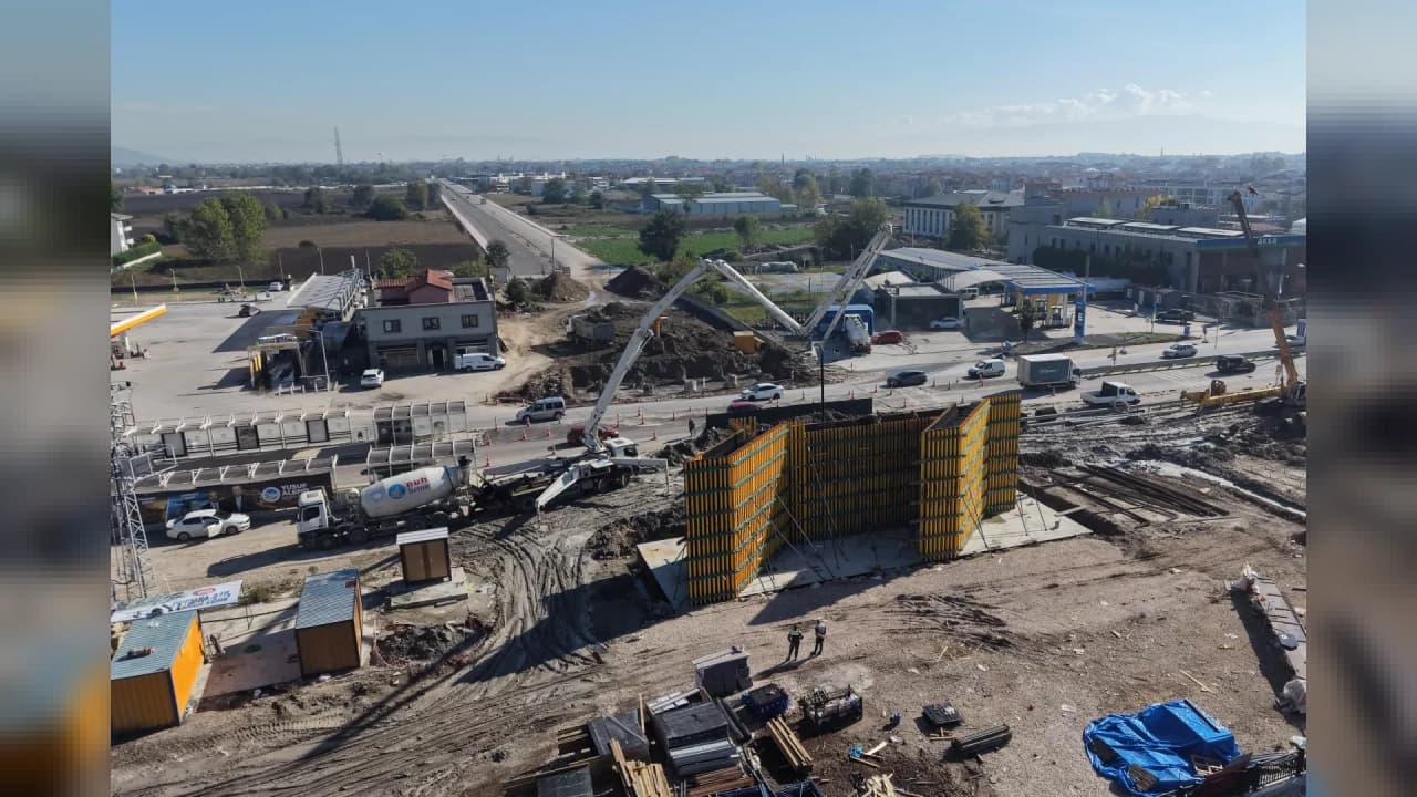 Sakarya'da Kuzey Köprüsü'nün ilk ayağında beton dökümü yapıldı