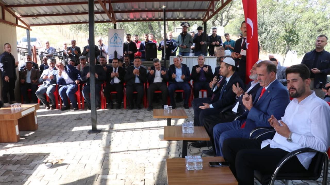 Siirt'te 33 yıl önce katledilen 22 kişi anıldı