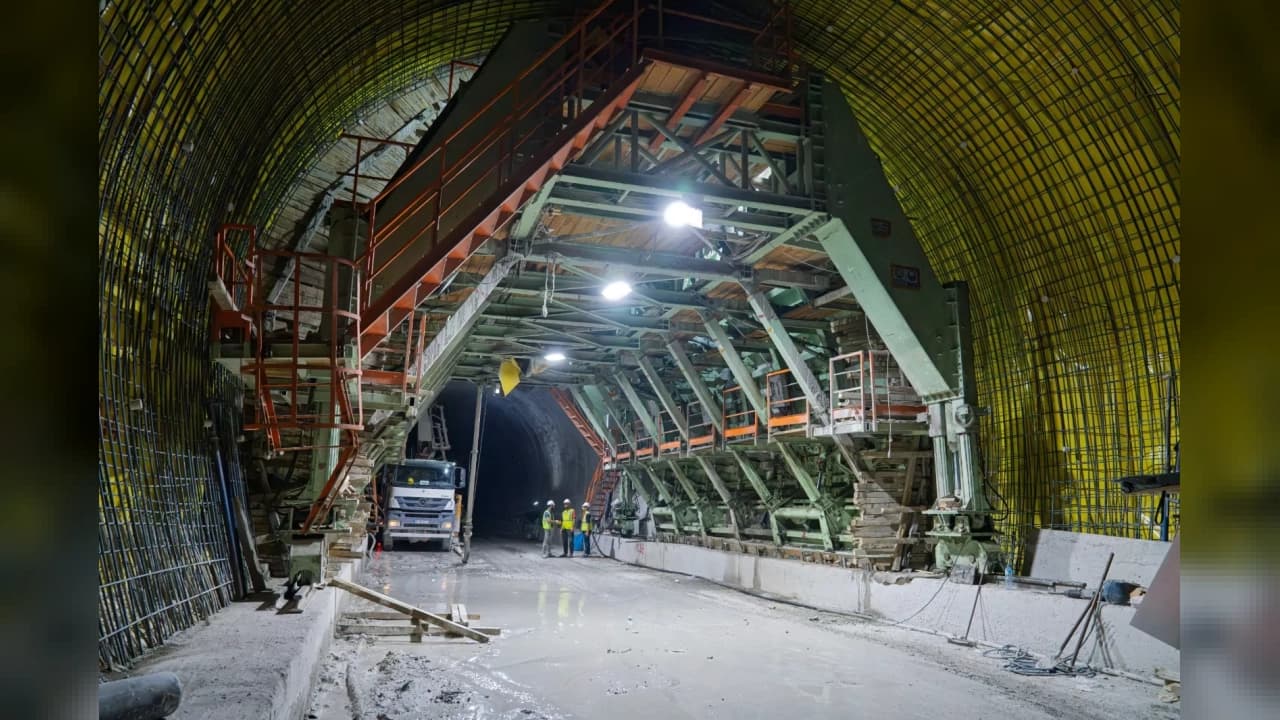 Buca Onat Tüneli güzergahında 26 riskli yapı yıkıldı