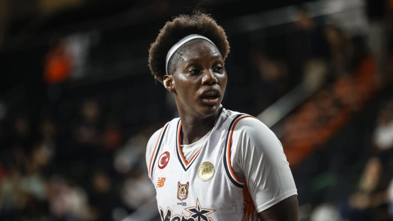 Çimsa ÇBK Mersin İspanya'da BAXI Ferrol'ü 85-42 mağlup etti