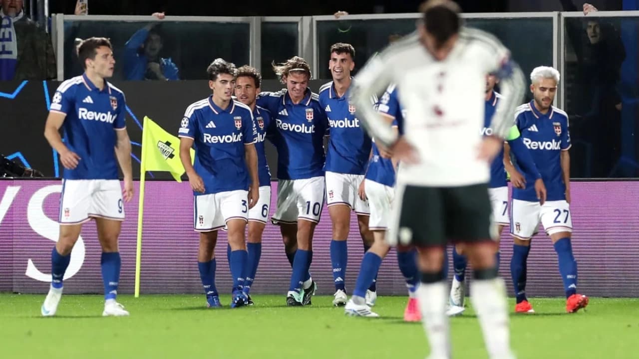 Como Şampiyonlar Ligi'nde Manchester United'ı 4-1 mağlup etti