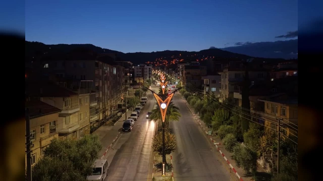 Denizli'nin Dört İlçesinde 10 Kilometrelik Aydınlatma Altyapısı Yenilendi