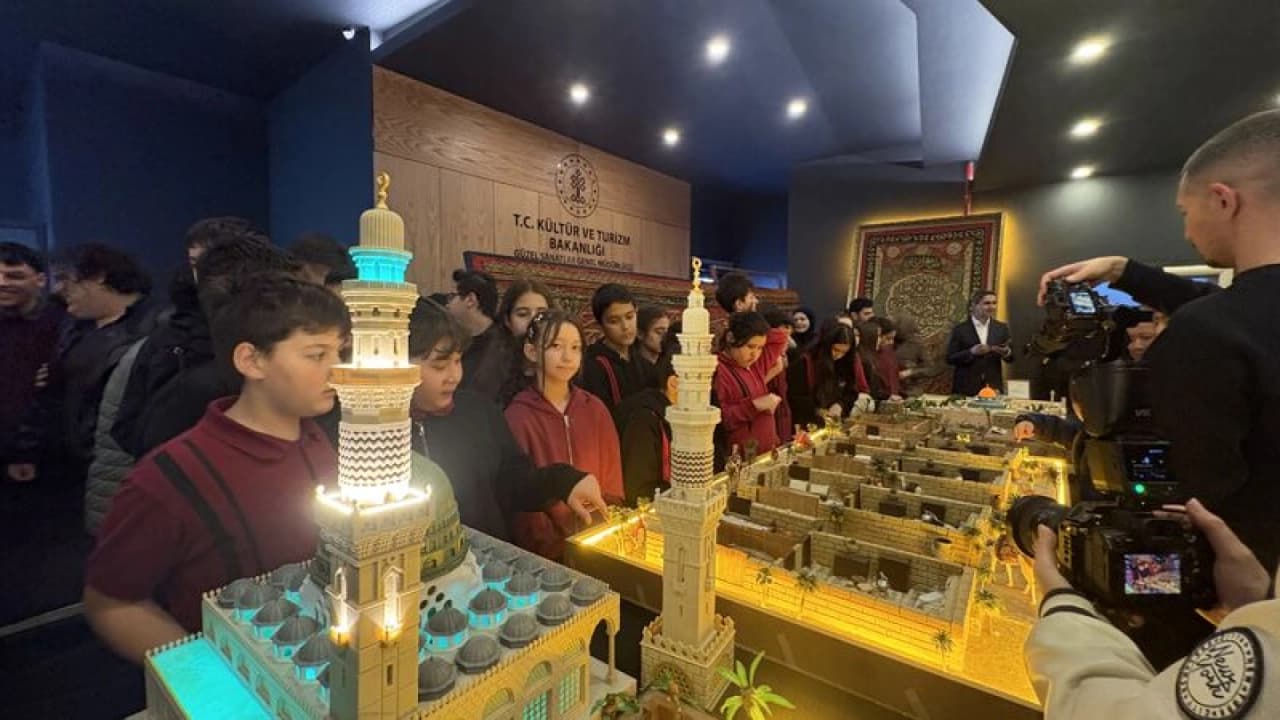 Eskişehir'de Mukaddes Emanetler Sergisi Ziyarete Açıldı